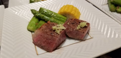 最初にお出しした村上牛の網焼き